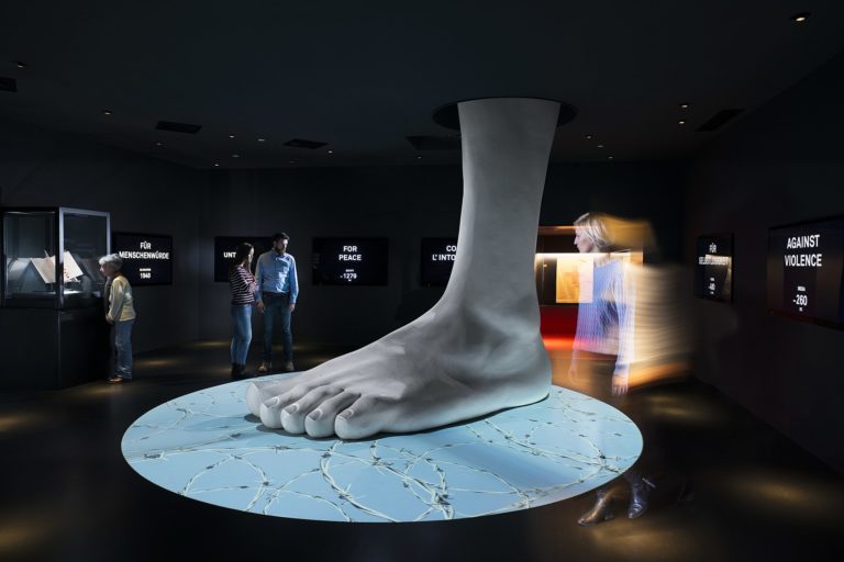 La_dignité_piétinée_©_Fred_Merz